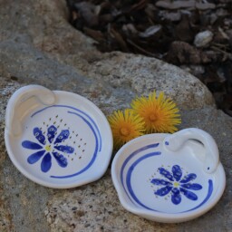 Struhátko na česnek - modrá květina